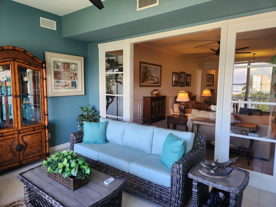 For Sale: $428,000 (2 beds, 2 baths, 1989 Square Feet)