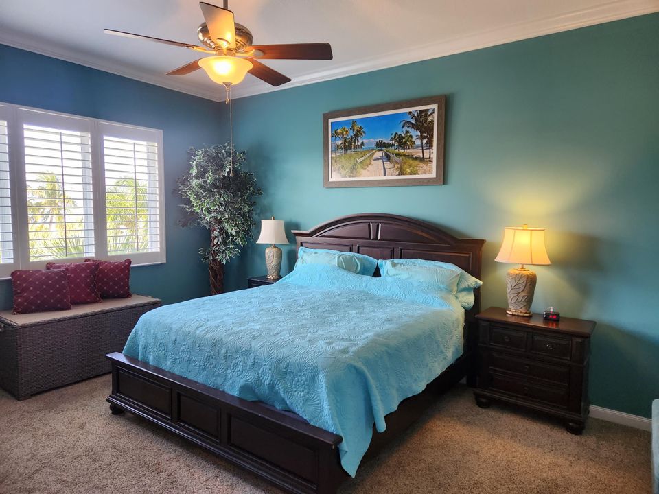 For Sale: $428,000 (2 beds, 2 baths, 1989 Square Feet)