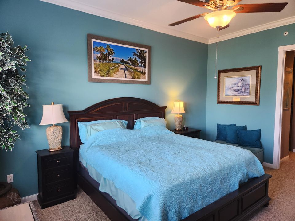 For Sale: $428,000 (2 beds, 2 baths, 1989 Square Feet)