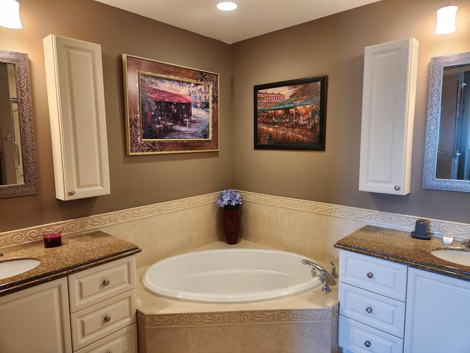 For Sale: $428,000 (2 beds, 2 baths, 1989 Square Feet)