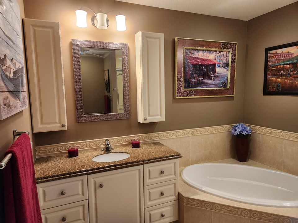 For Sale: $428,000 (2 beds, 2 baths, 1989 Square Feet)