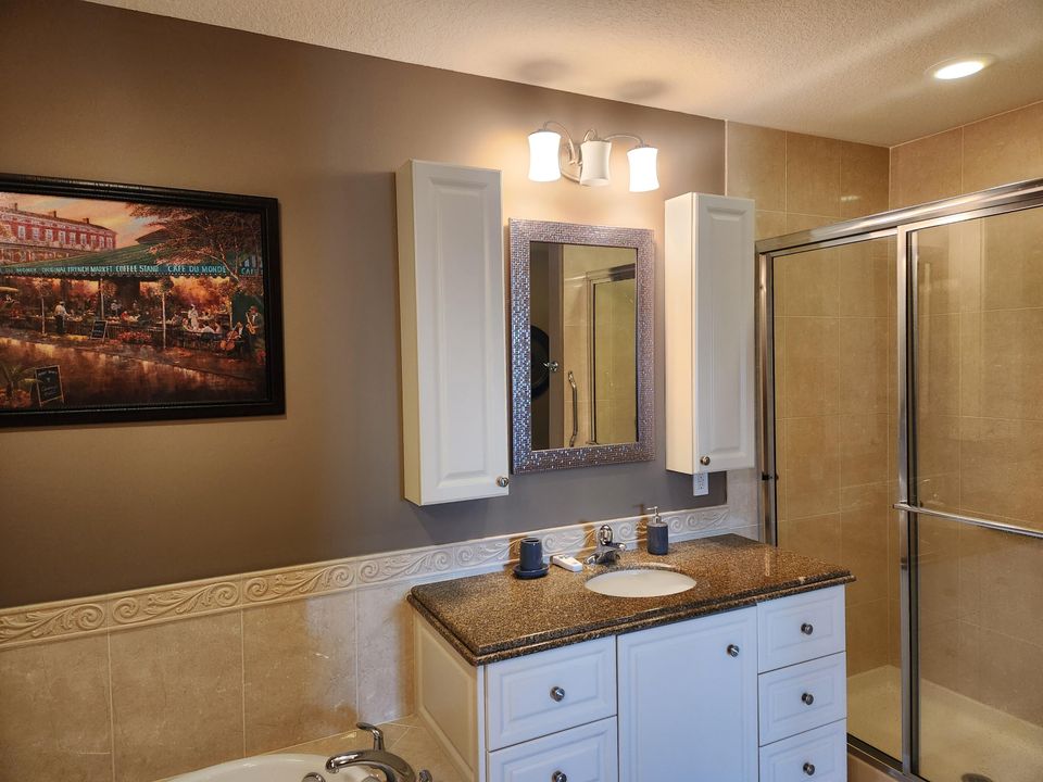 For Sale: $428,000 (2 beds, 2 baths, 1989 Square Feet)