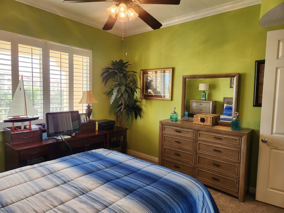 For Sale: $428,000 (2 beds, 2 baths, 1989 Square Feet)