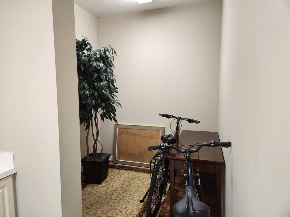 For Sale: $428,000 (2 beds, 2 baths, 1989 Square Feet)