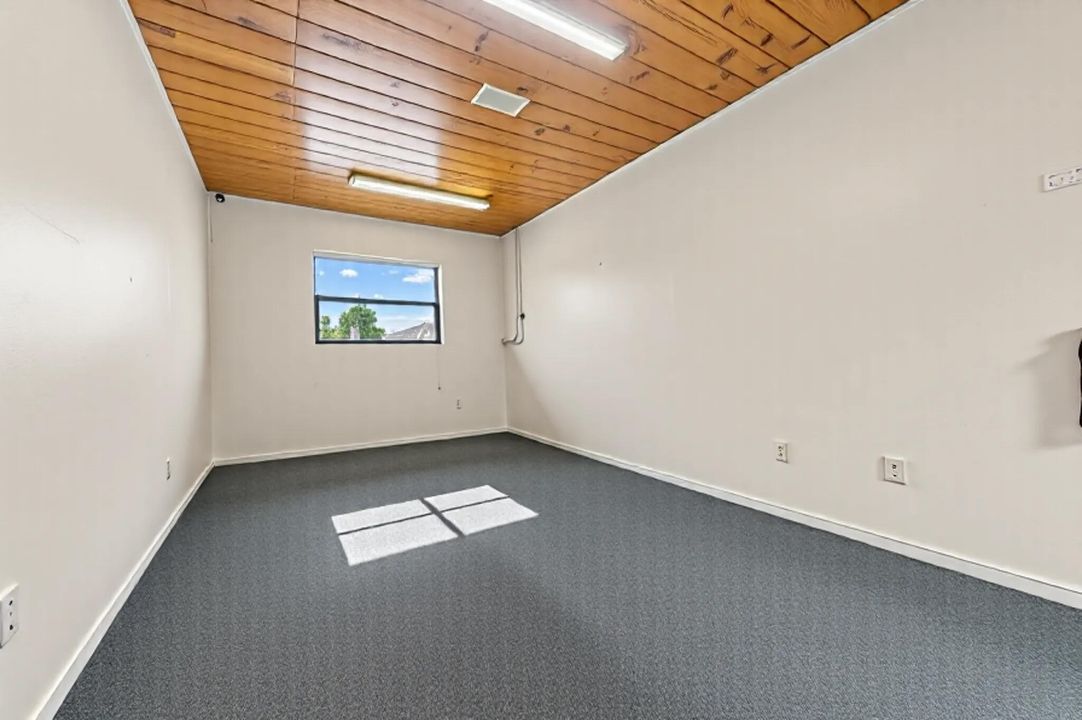 На продажу: $249,900 (0 спален, 0 ванн, 1152 Квадратных фут)