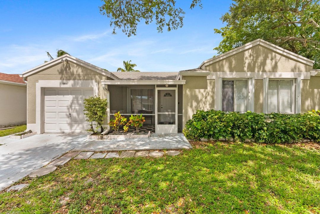 合同活跃: $3,350 (3 贝兹, 2 浴室, 1364 平方英尺)