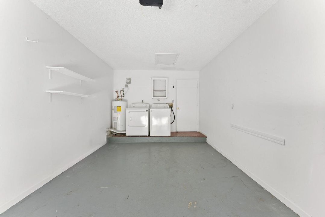 合同活跃: $3,350 (3 贝兹, 2 浴室, 1364 平方英尺)