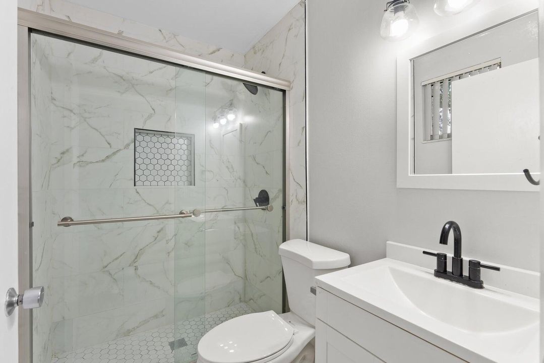 合同活跃: $3,350 (3 贝兹, 2 浴室, 1364 平方英尺)