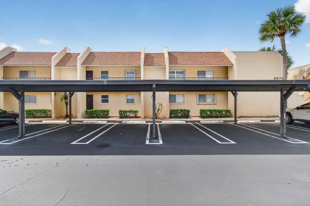 Active With Contract: $275,000 (2 beds, 2 baths, 1096 Square Feet)