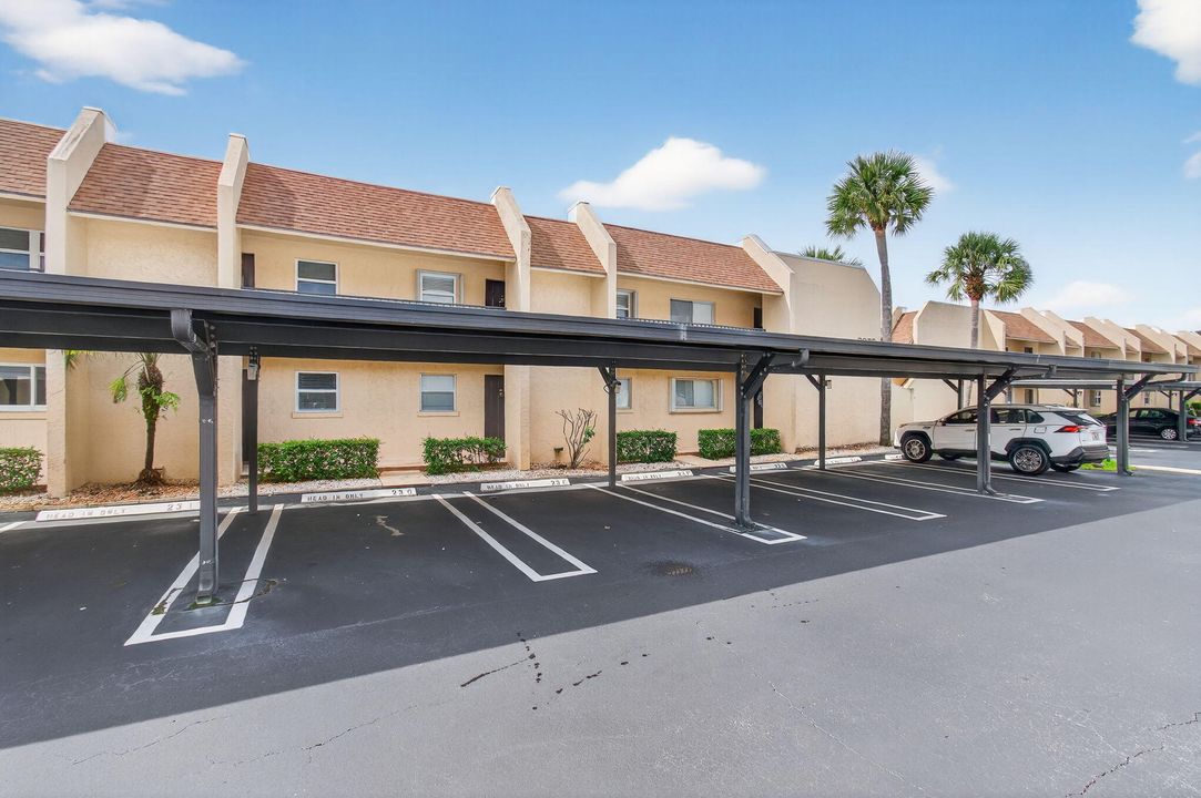 Active With Contract: $275,000 (2 beds, 2 baths, 1096 Square Feet)