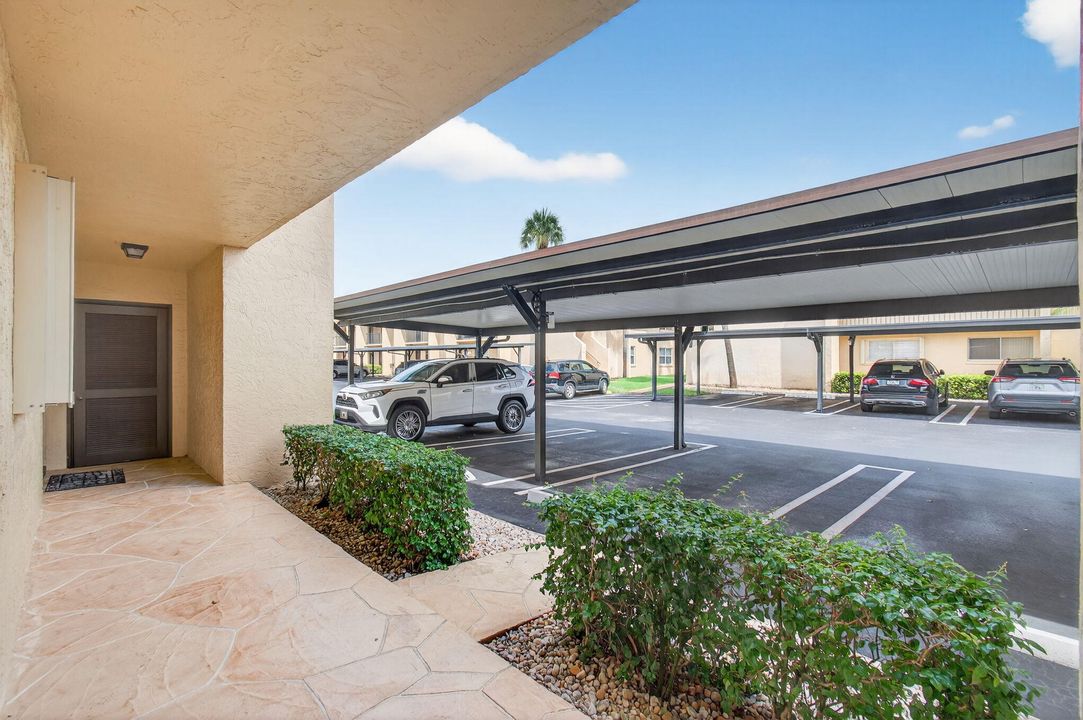 Active With Contract: $275,000 (2 beds, 2 baths, 1096 Square Feet)