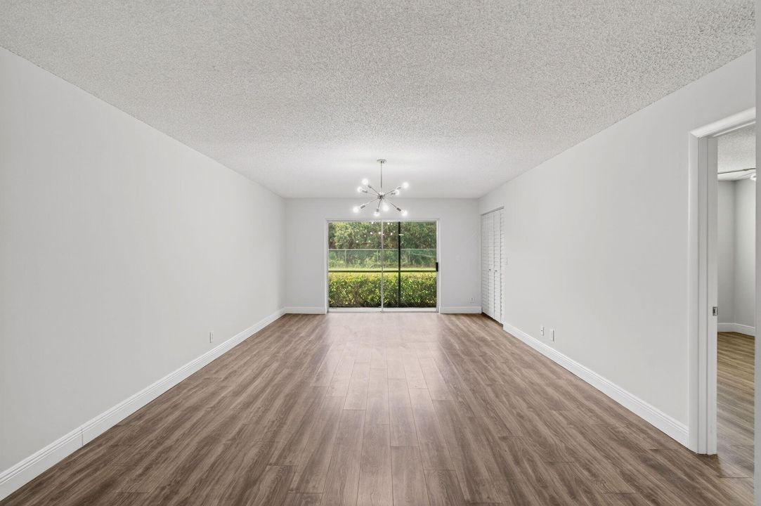 Active With Contract: $275,000 (2 beds, 2 baths, 1096 Square Feet)