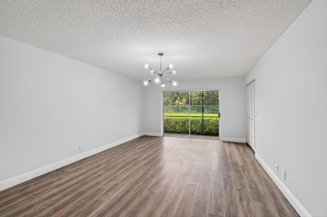 Active With Contract: $275,000 (2 beds, 2 baths, 1096 Square Feet)