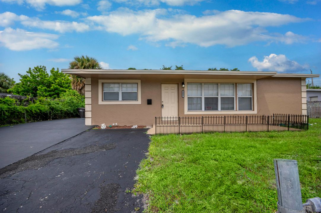 Active With Contract: $329,000 (4 beds, 2 baths, 1216 Square Feet)