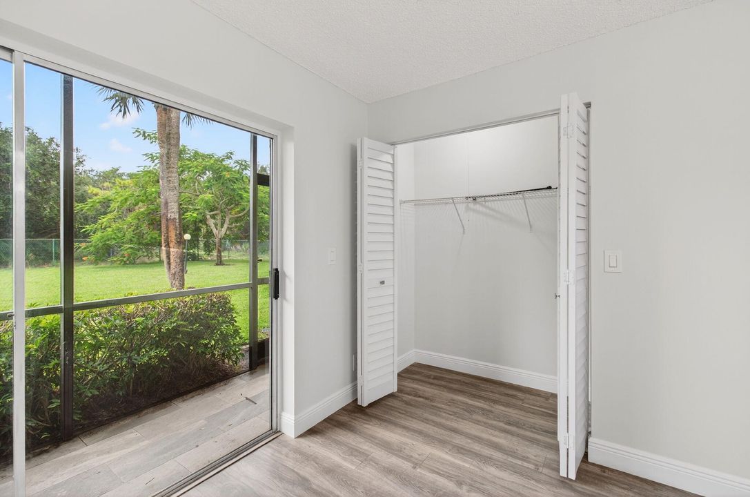 Active With Contract: $275,000 (2 beds, 2 baths, 1096 Square Feet)