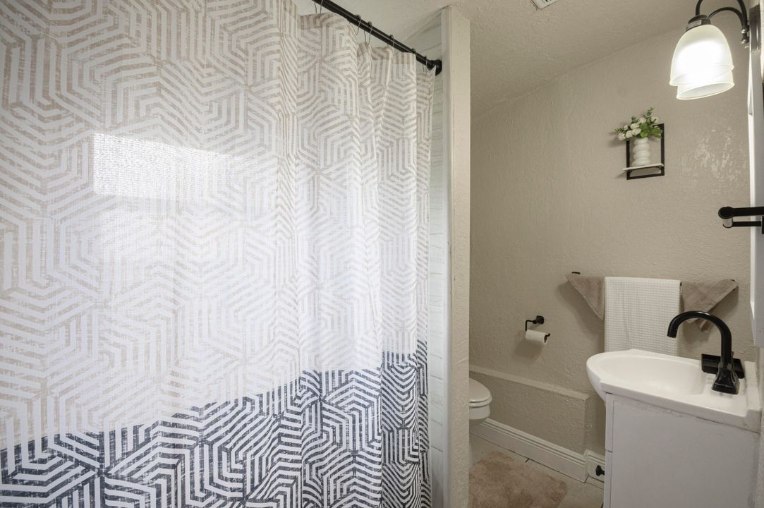 Active With Contract: $329,000 (4 beds, 2 baths, 1216 Square Feet)