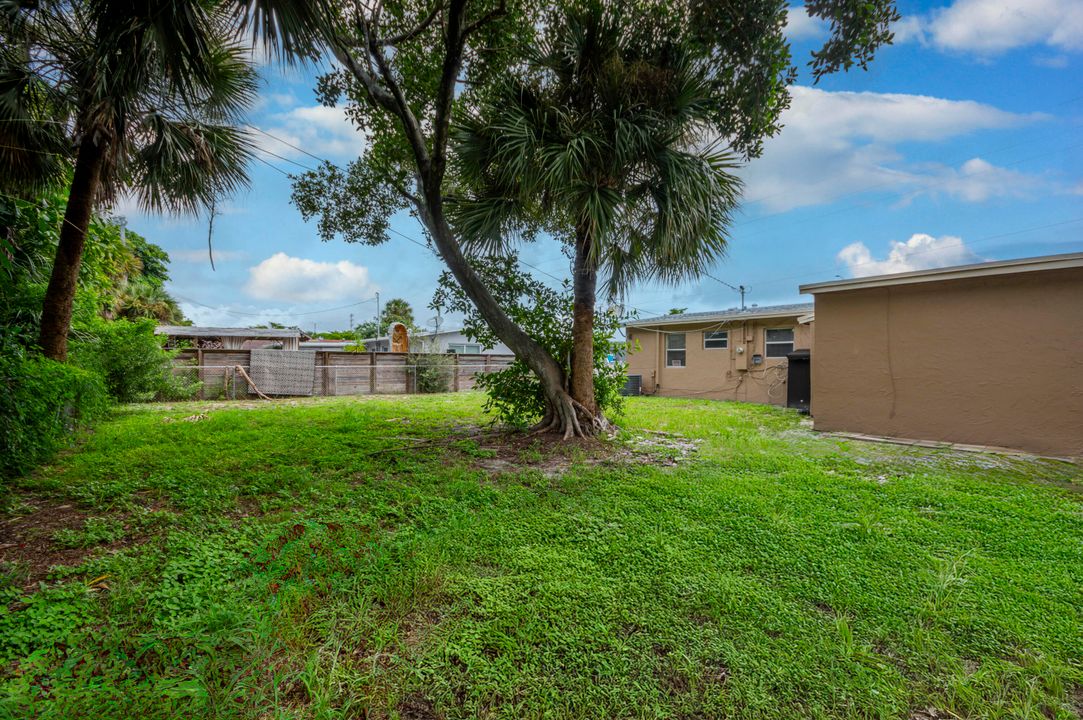 Active With Contract: $329,000 (4 beds, 2 baths, 1216 Square Feet)