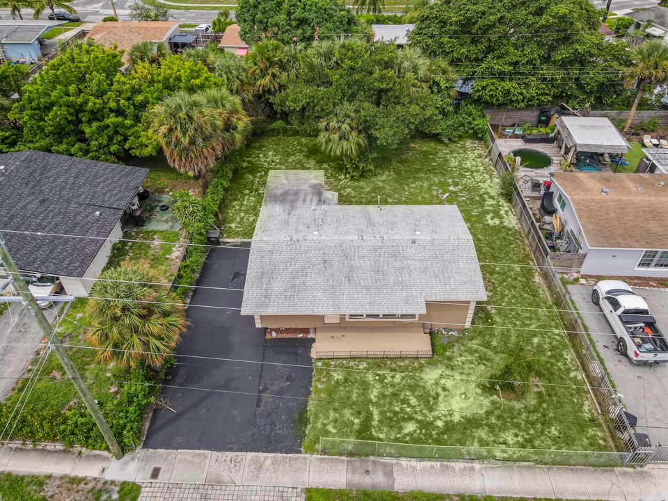 Active With Contract: $329,000 (4 beds, 2 baths, 1216 Square Feet)