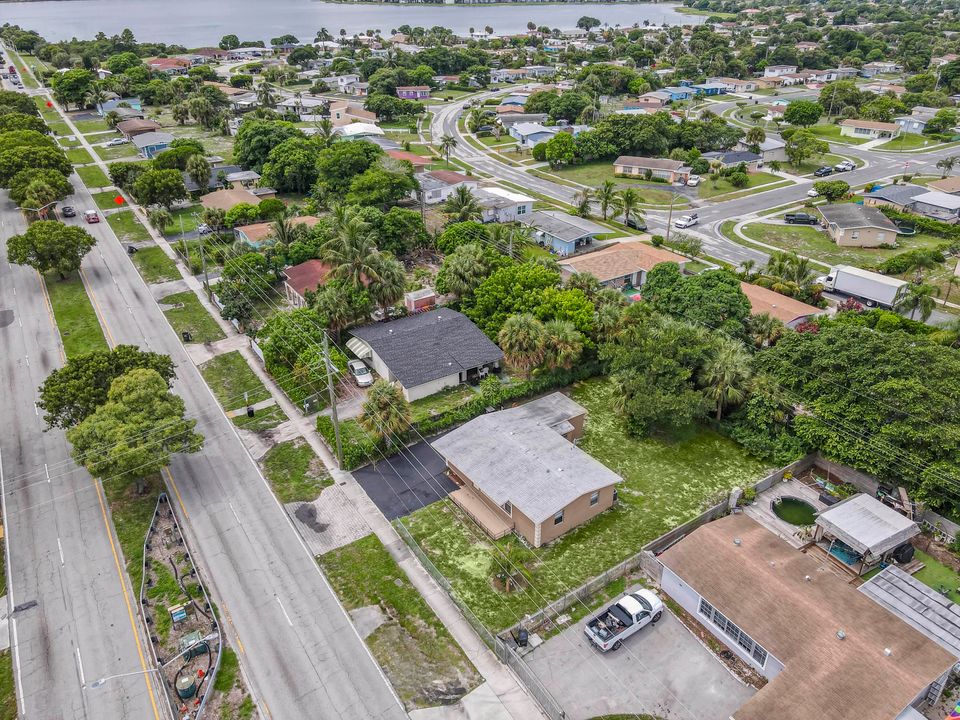 Active With Contract: $329,000 (4 beds, 2 baths, 1216 Square Feet)