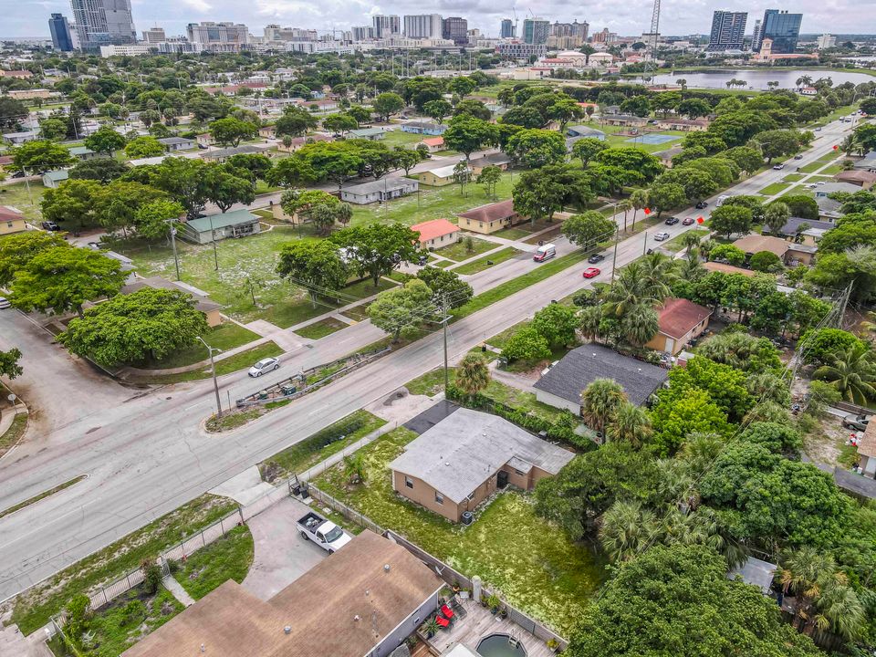 Active With Contract: $329,000 (4 beds, 2 baths, 1216 Square Feet)