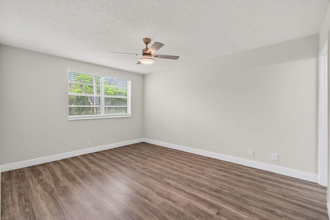 Active With Contract: $275,000 (2 beds, 2 baths, 1096 Square Feet)