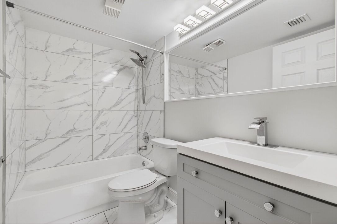 Active With Contract: $275,000 (2 beds, 2 baths, 1096 Square Feet)