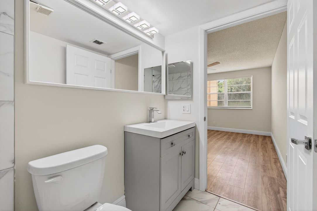 Active With Contract: $275,000 (2 beds, 2 baths, 1096 Square Feet)