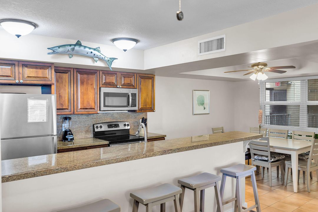 待售: $749,900 (2 贝兹, 2 浴室, 1338 平方英尺)