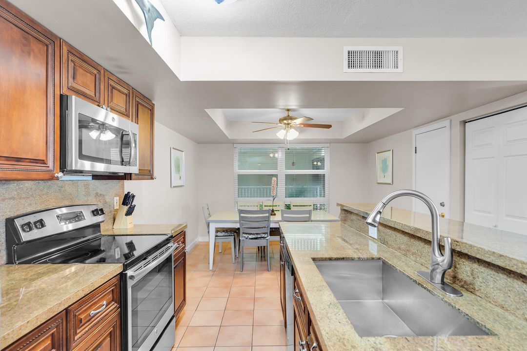 待售: $749,900 (2 贝兹, 2 浴室, 1338 平方英尺)