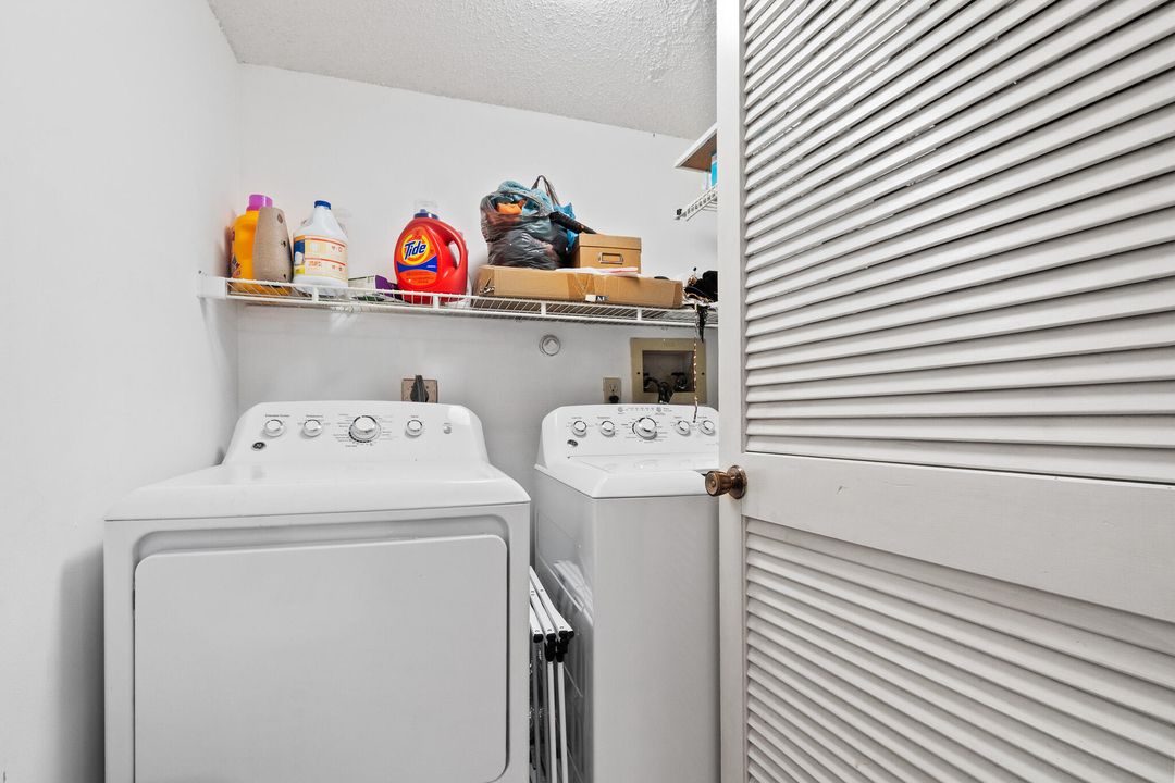 На продажу: $369,900 (2 спален, 2 ванн, 1632 Квадратных фут)