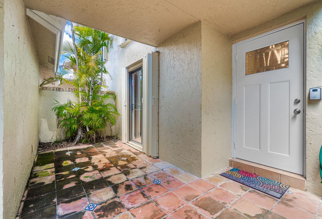 На продажу: $369,900 (2 спален, 2 ванн, 1632 Квадратных фут)