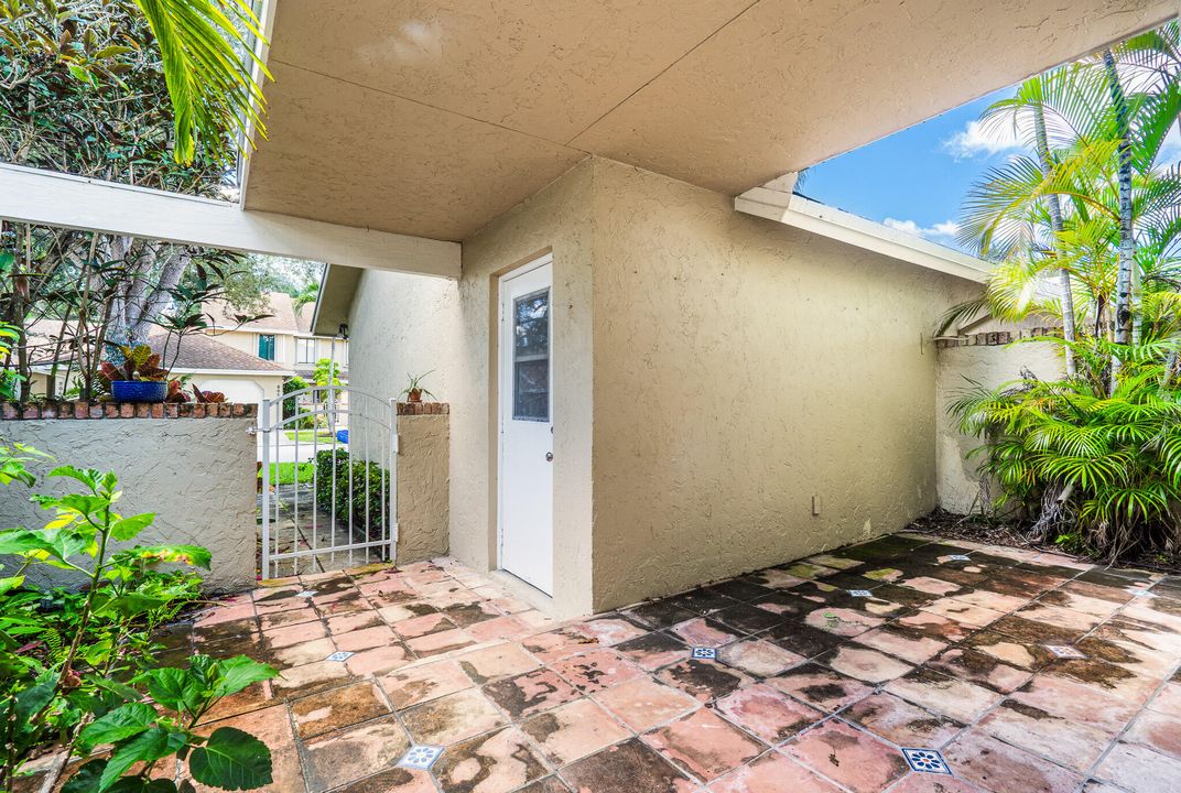 На продажу: $369,900 (2 спален, 2 ванн, 1632 Квадратных фут)