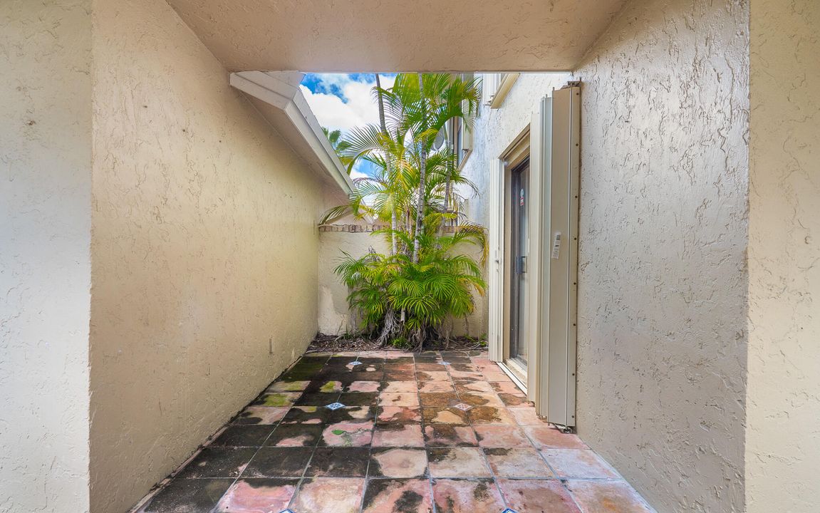 На продажу: $369,900 (2 спален, 2 ванн, 1632 Квадратных фут)