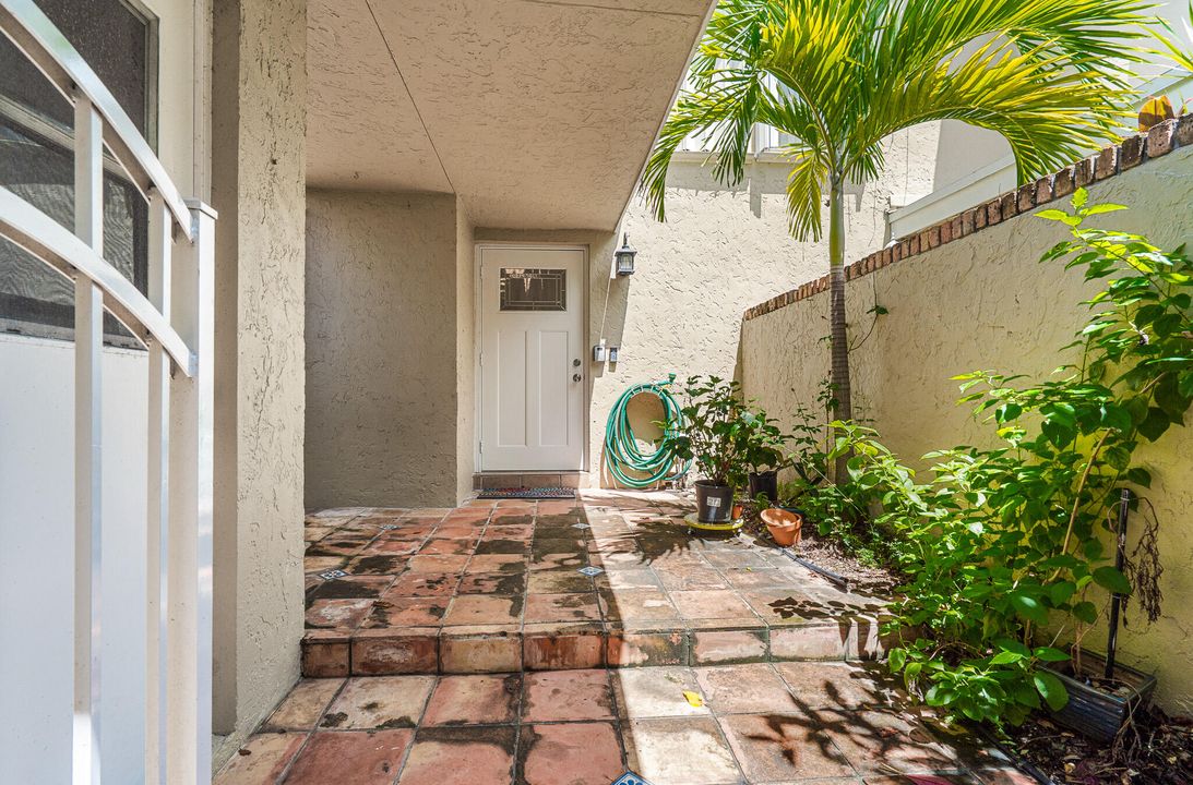 На продажу: $369,900 (2 спален, 2 ванн, 1632 Квадратных фут)