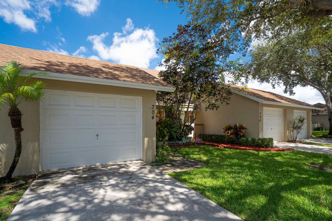 На продажу: $369,900 (2 спален, 2 ванн, 1632 Квадратных фут)