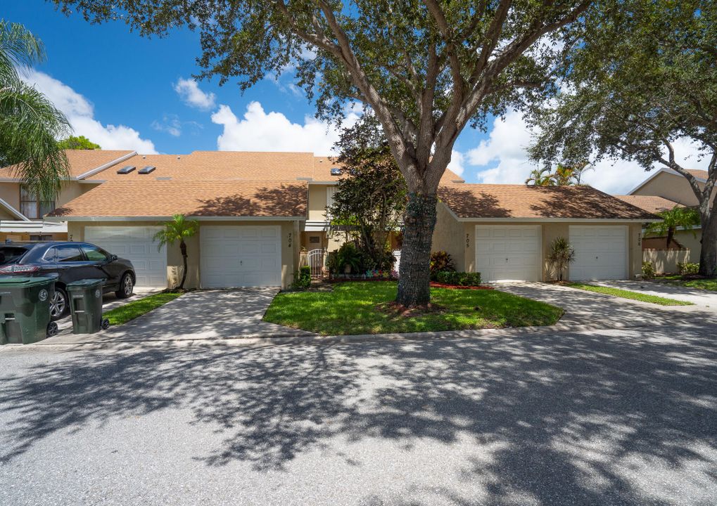 На продажу: $369,900 (2 спален, 2 ванн, 1632 Квадратных фут)