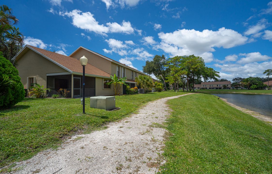 На продажу: $369,900 (2 спален, 2 ванн, 1632 Квадратных фут)