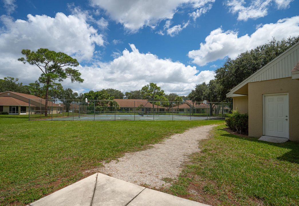 На продажу: $369,900 (2 спален, 2 ванн, 1632 Квадратных фут)