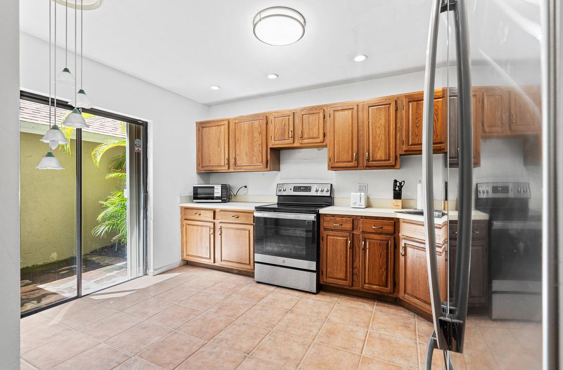 На продажу: $369,900 (2 спален, 2 ванн, 1632 Квадратных фут)