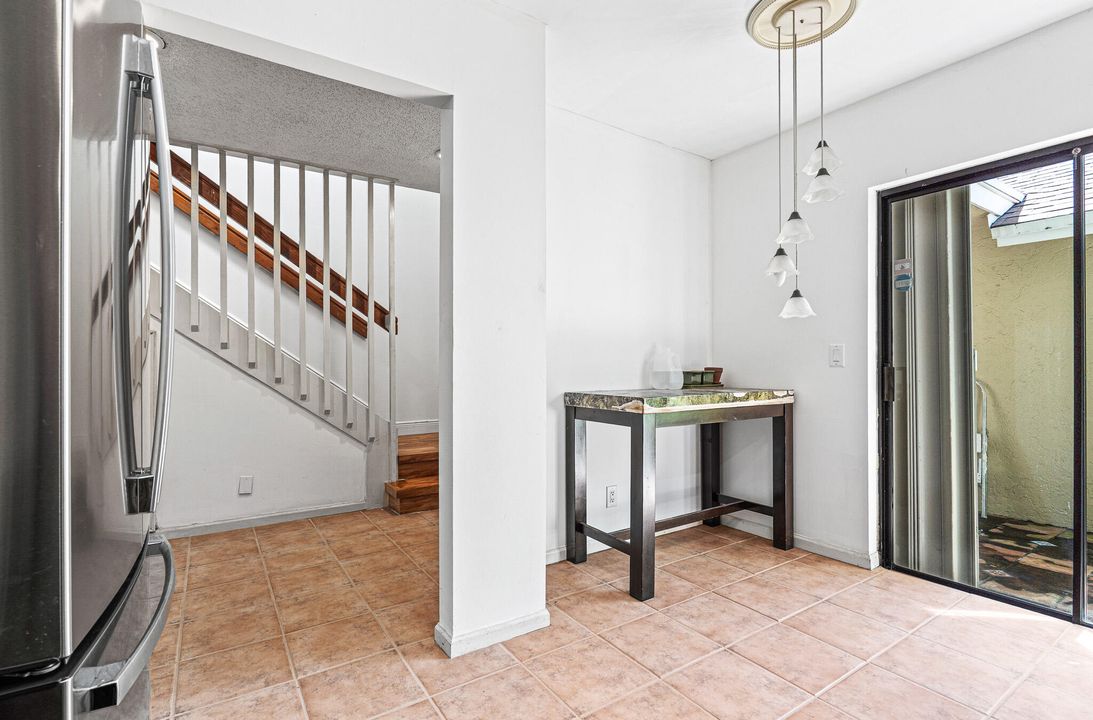 На продажу: $369,900 (2 спален, 2 ванн, 1632 Квадратных фут)