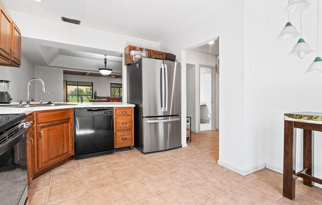 На продажу: $369,900 (2 спален, 2 ванн, 1632 Квадратных фут)