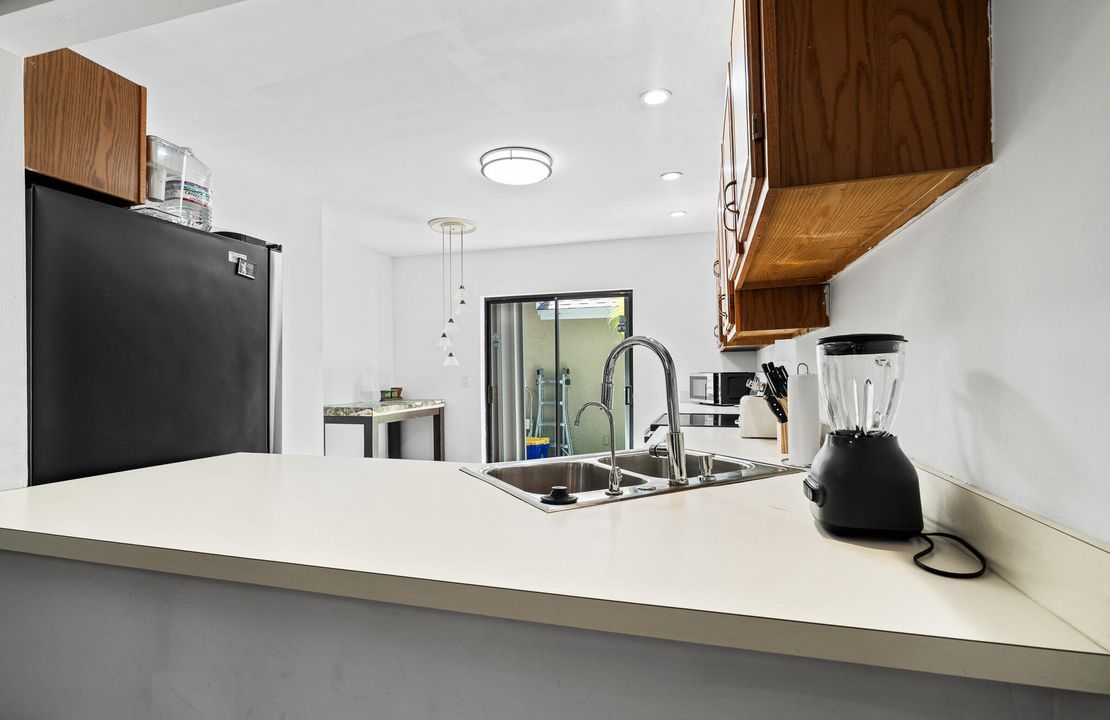 На продажу: $369,900 (2 спален, 2 ванн, 1632 Квадратных фут)