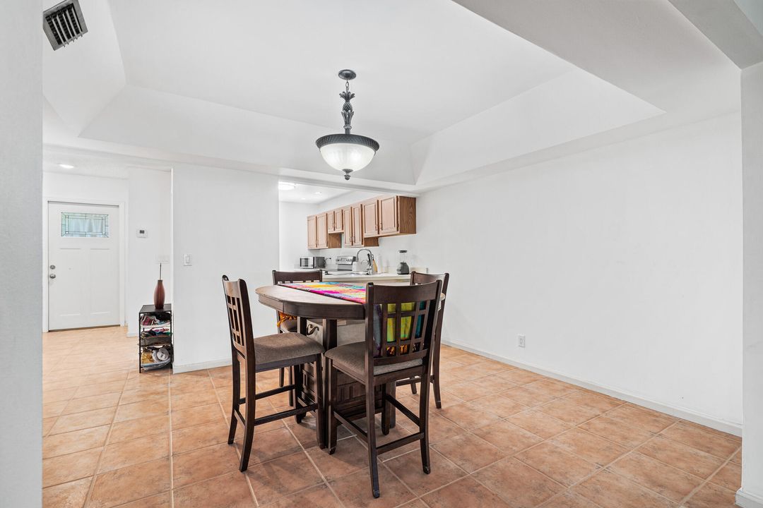 На продажу: $369,900 (2 спален, 2 ванн, 1632 Квадратных фут)