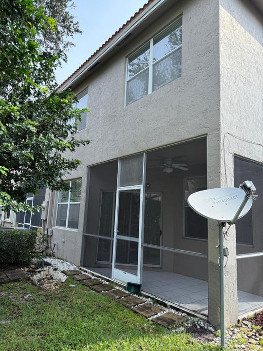 Active With Contract: $469,000 (3 beds, 2 baths, 1694 Square Feet)