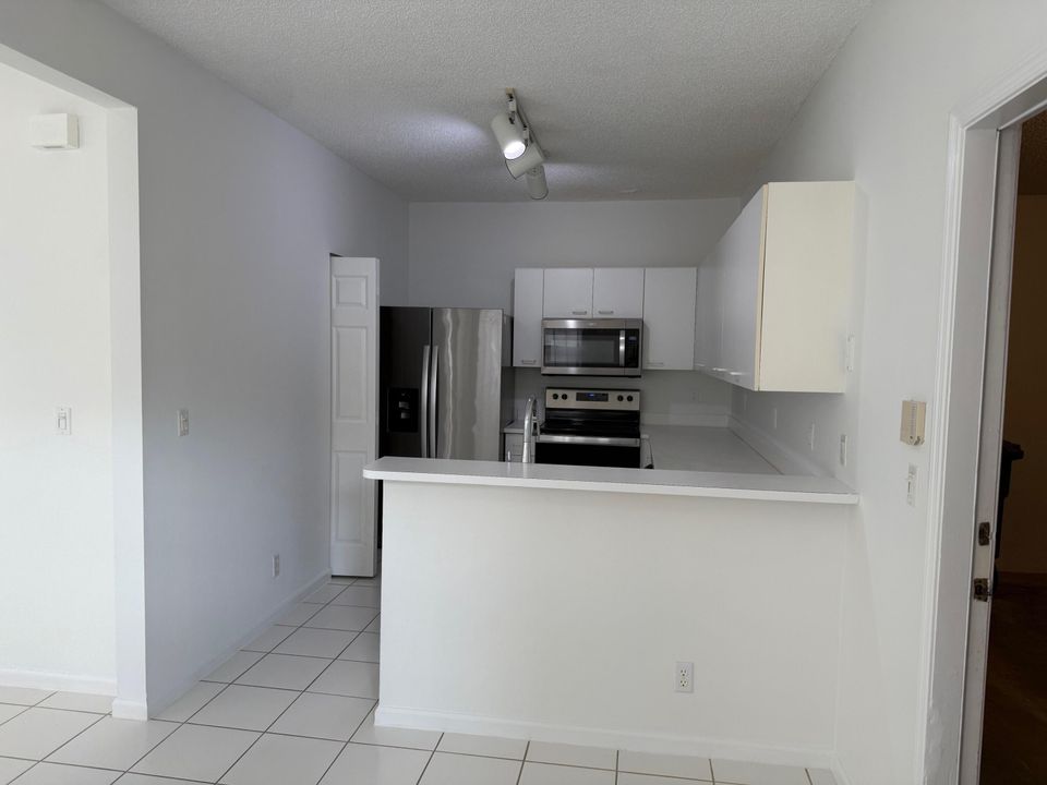 Active With Contract: $469,000 (3 beds, 2 baths, 1694 Square Feet)