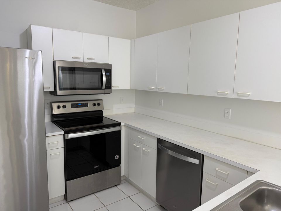Active With Contract: $469,000 (3 beds, 2 baths, 1694 Square Feet)