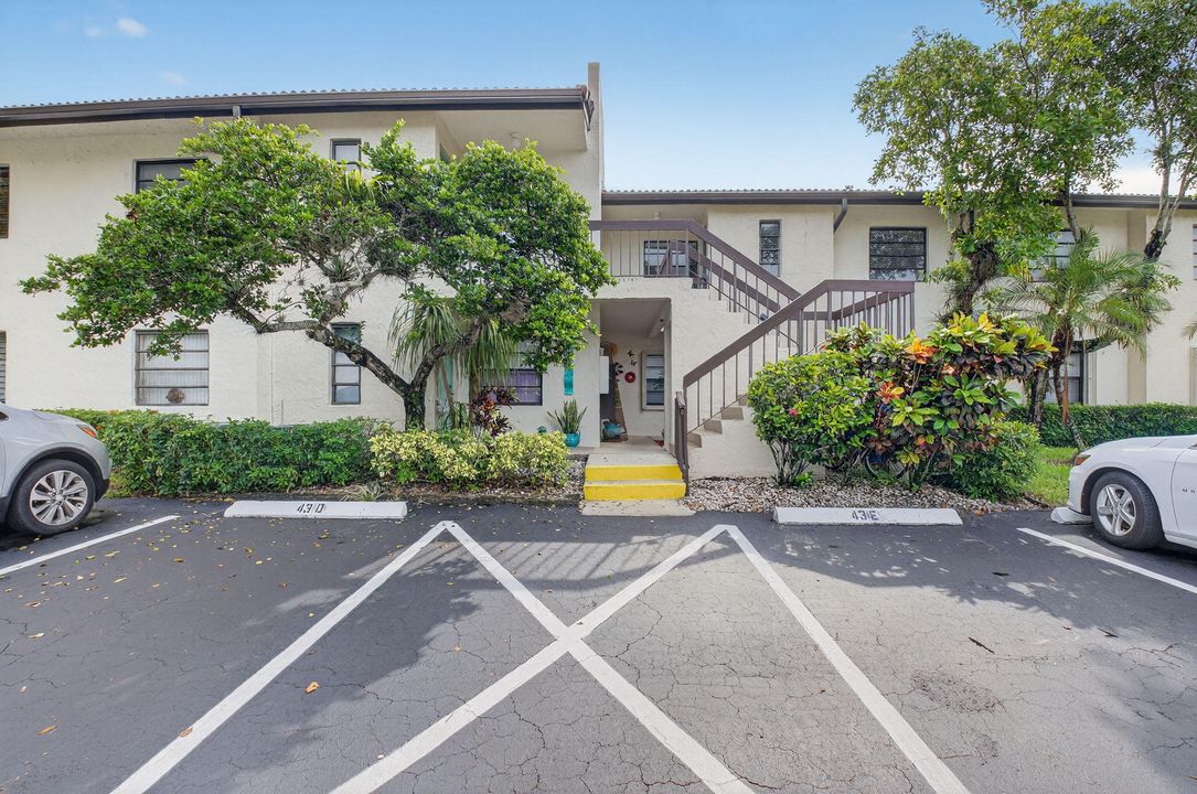 Active With Contract: $3,500 (2 beds, 2 baths, 1216 Square Feet)