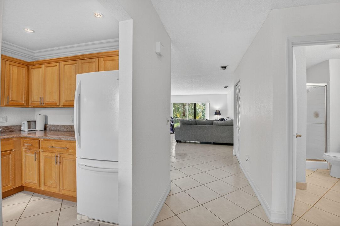 Active With Contract: $3,500 (2 beds, 2 baths, 1216 Square Feet)