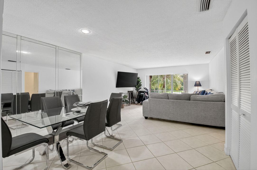 Active With Contract: $3,500 (2 beds, 2 baths, 1216 Square Feet)