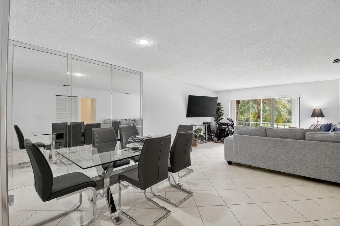 Active With Contract: $3,500 (2 beds, 2 baths, 1216 Square Feet)